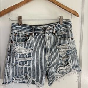 American Eagle 90’s Boyfriend Short